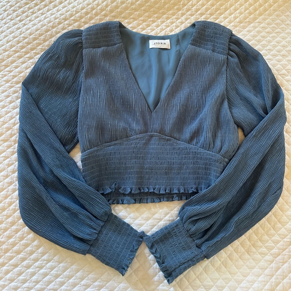 Storia Blue crop long sleeve top. Size small. Perfect condition.